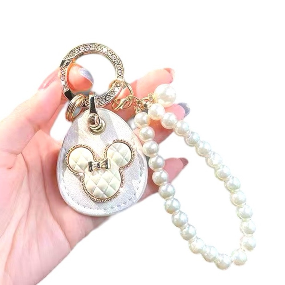 NWT Faux Pearl Beaded Bracelet Keychain Minnie Mouse Ears Pattern Leather